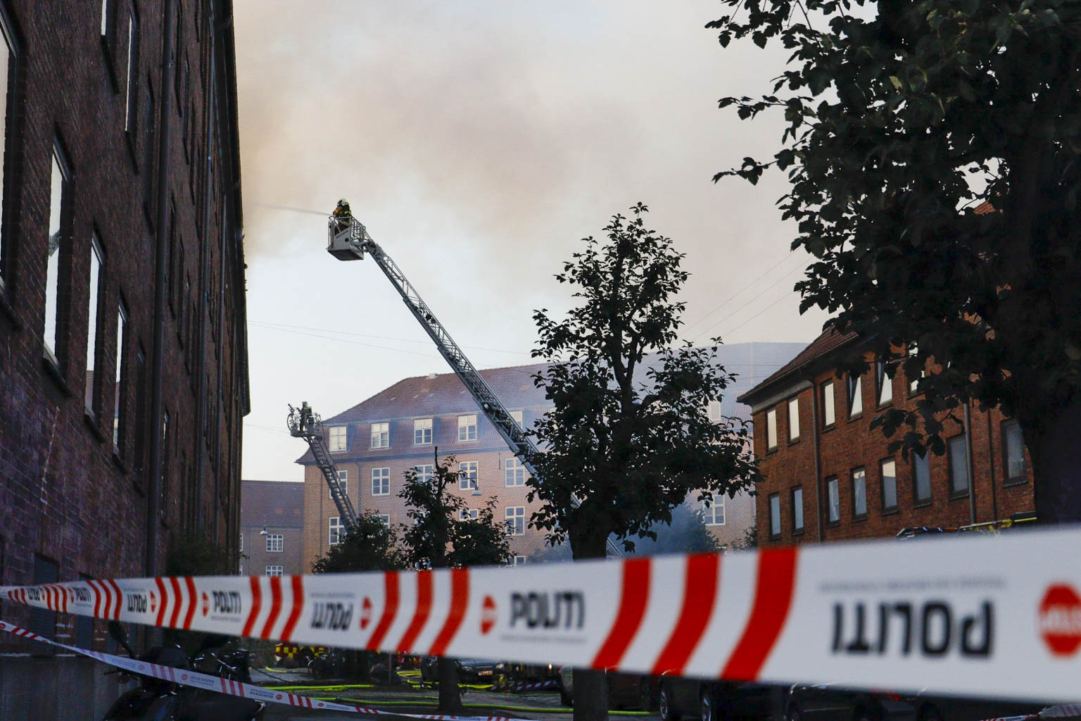 Hovedstadens Beredskab rykkede ud til en tagbrand, der var brudt ud på Nørrebro.